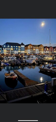 Luxurious Exmouth marina apartment, a few minutes from miles of sandy beach