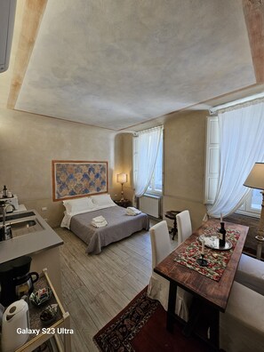 1 Schlafzimmer, Zimmersafe, Schreibtisch, Bügeleisen/Bügelbrett