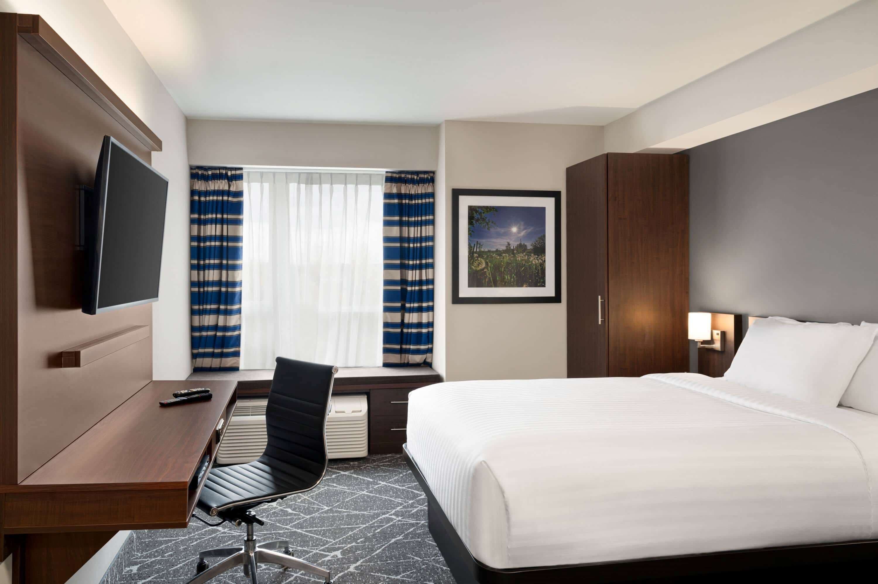 desk, laptop workspace, iron/ironing board, free wifi