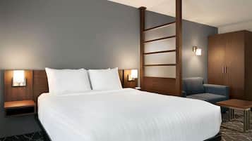 Room, 1 Queen Bed, Non Smoking | Desk, laptop workspace, iron/ironing board, free WiFi