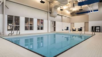 Indoor pool, sun loungers