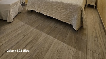 2 chambres, coffres-forts dans les chambres, bureau