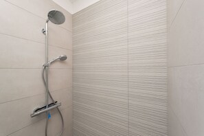 Apartment | Bathroom | Shower, hair dryer, towels - Apartment Birgir in Sukošan (Sukosan)