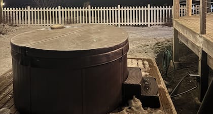 Secluded Charm on the Bluff: Sunset Views, Hot Tub & Stunning Lake Scenery!