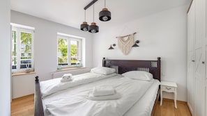 Apartament (1 ul. Parkowa 26) | Planxa i posts de planxar, wifi gratuïta i roba de llit