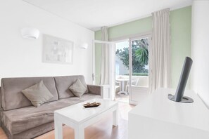 Living area - Apartment with Pool View (Manacor)