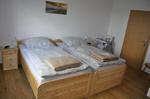 2 bedrooms, iron/ironing board, travel cot, free WiFi