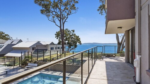The Poplars, 2,36 Magnus Street - Comfortable Unit With Air Conditioning and Wi-Fi