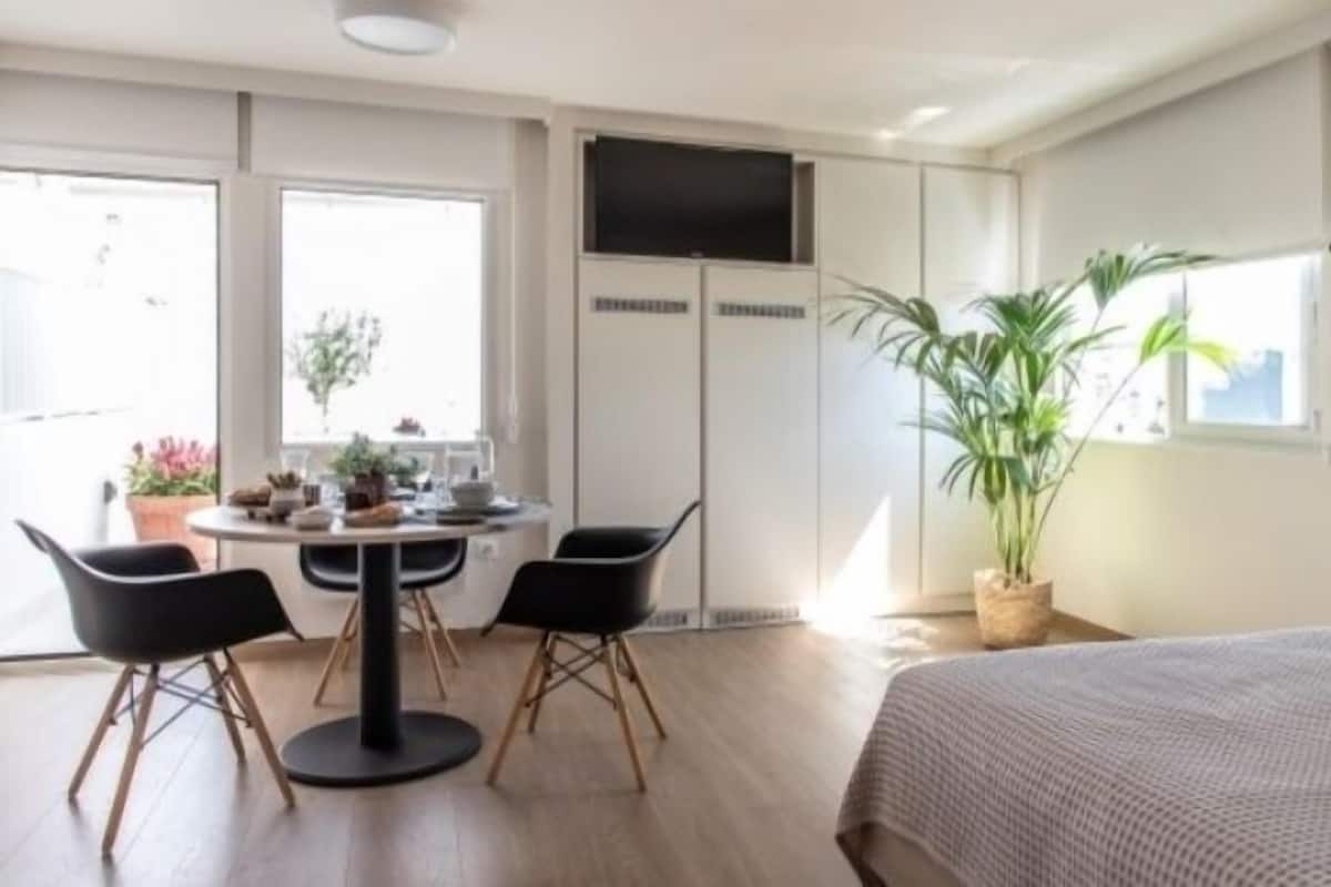Panoramic Room | Living area | TV
