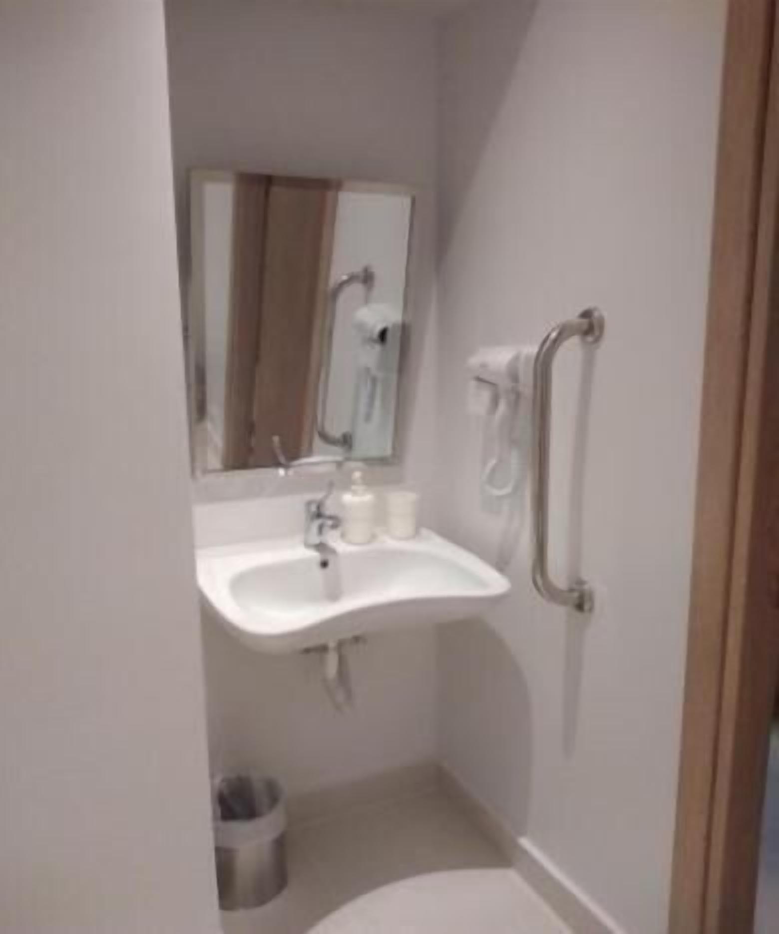 classic twin room | bathroom | shower, hair dryer, towels