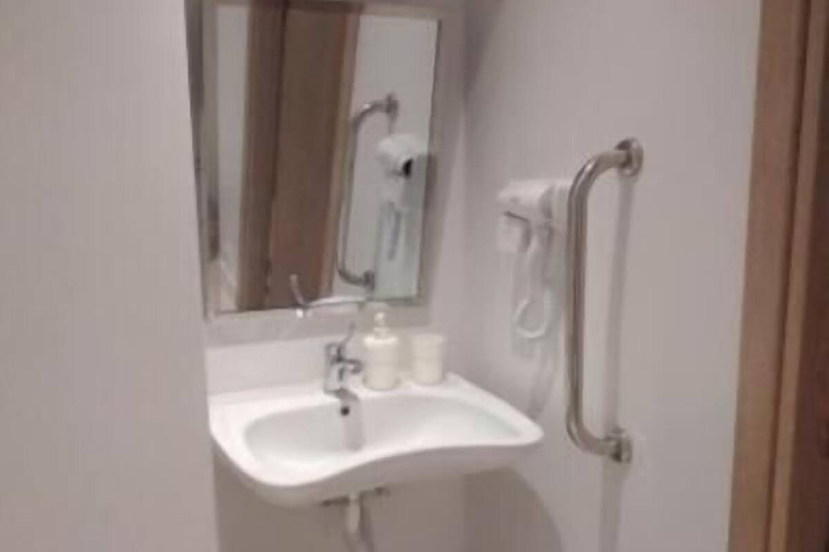 classic twin room | bathroom | shower, hair dryer, towels