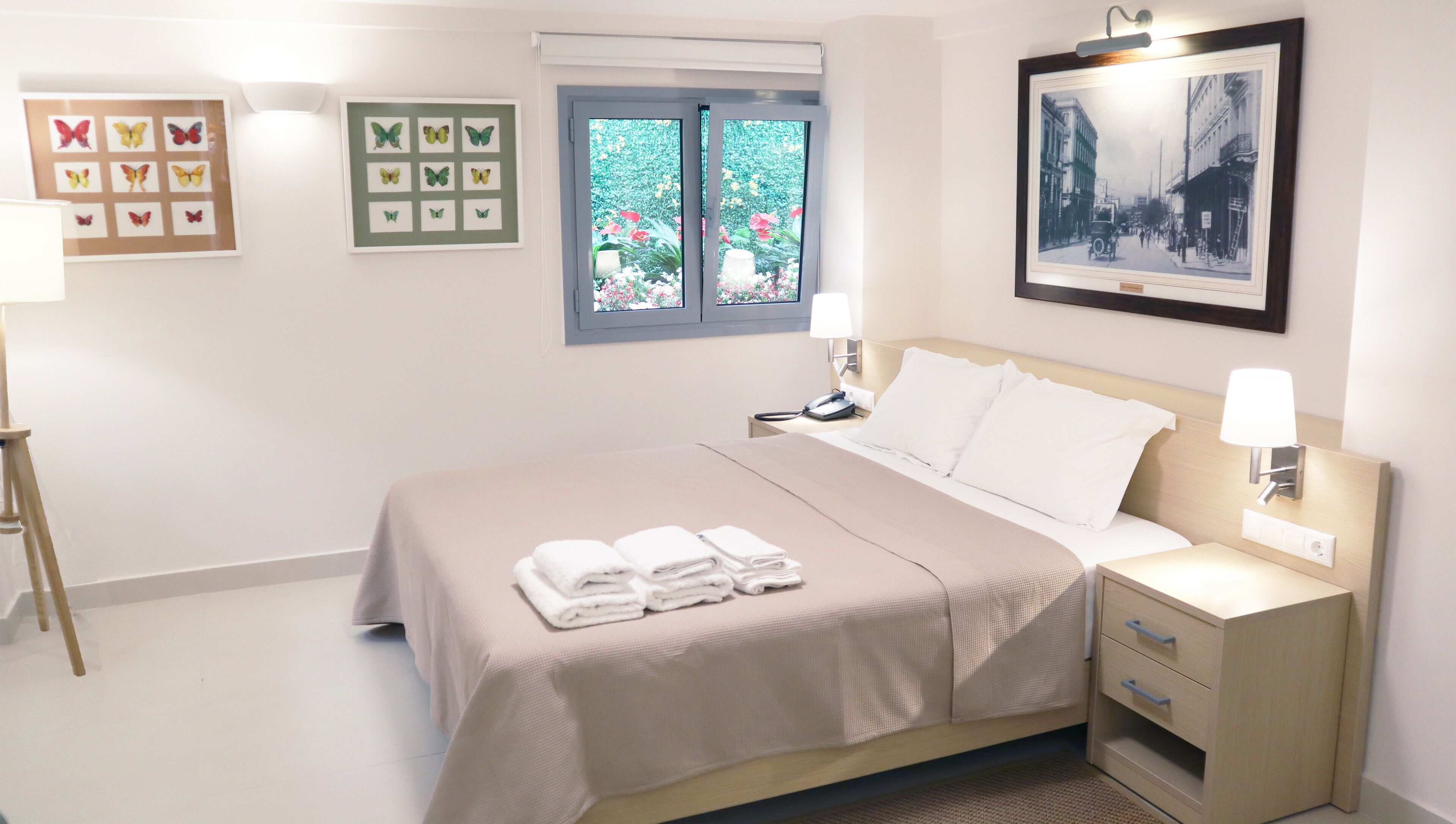 68 bedrooms, hypo-allergenic bedding, desk, laptop workspace