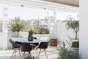 Rooftop terrace - Gallery Suites & Residences, Piraeus (Piraeus)