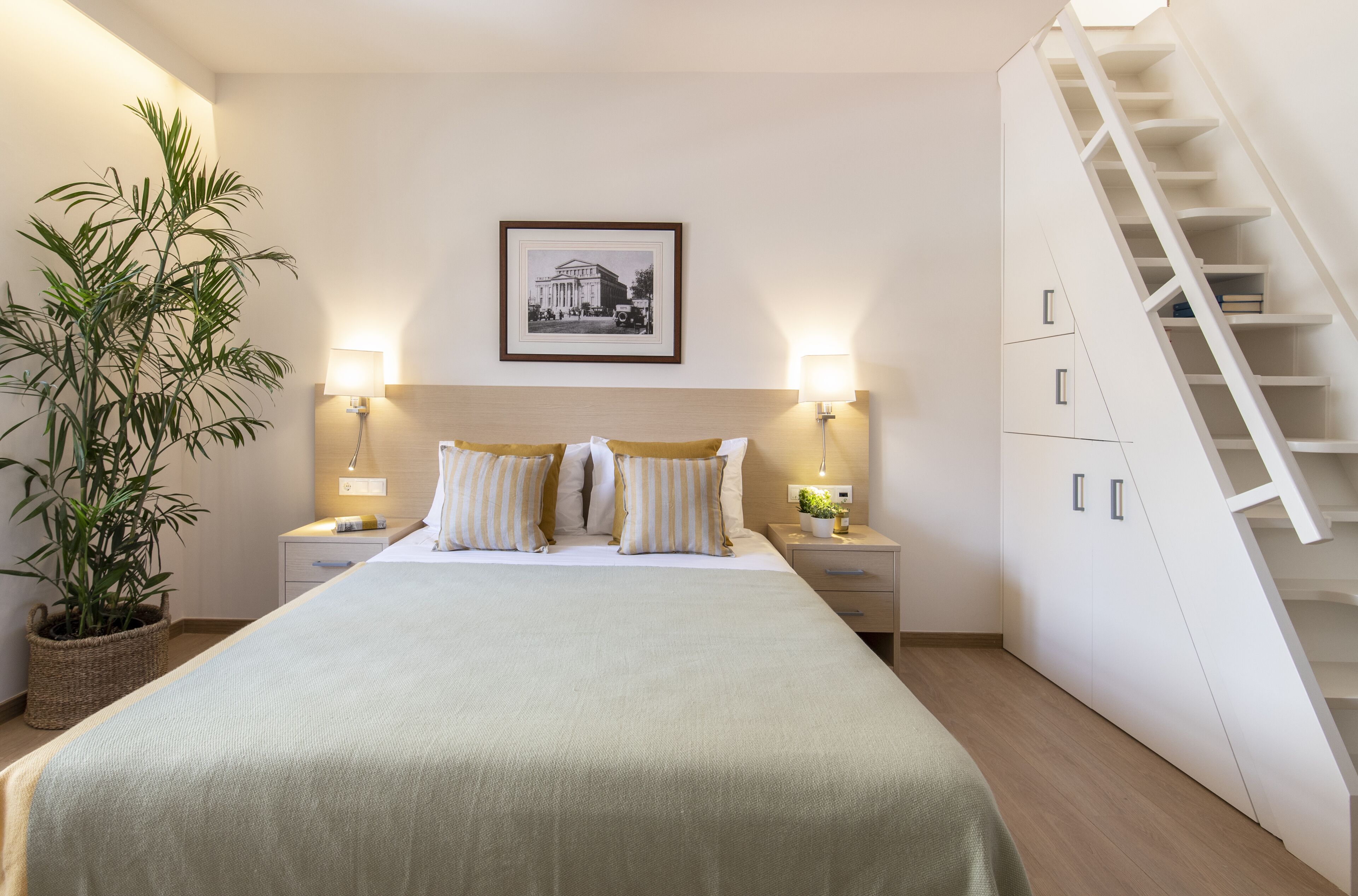 68 bedrooms, hypo-allergenic bedding, desk, laptop workspace