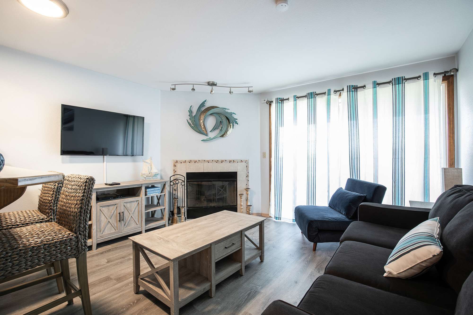 TV, fireplace, DVD player, books