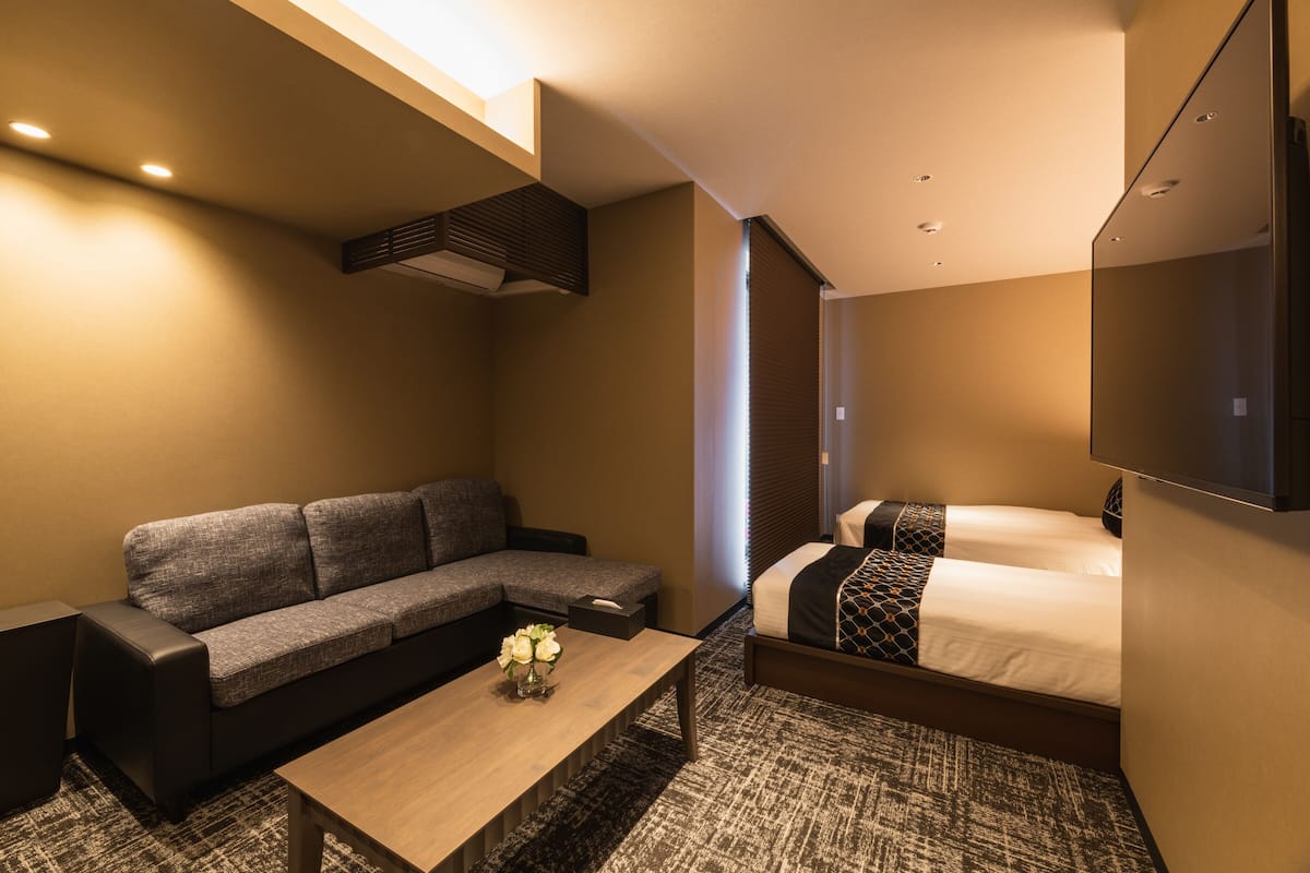 Standard B Non-Smoking | Desk, free WiFi