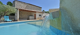 House with swimming pool in Cévennes Gard 6-8 persons animals accepted