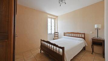 3 bedrooms, iron/ironing board