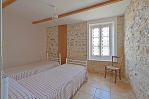 3 Schlafzimmer, Bügeleisen/Bügelbrett