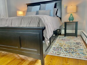 4 bedrooms, iron/ironing board, free WiFi, bed sheets - Modern Farm House…minutes to Okemo; 2 King beds! (Mount Holly)