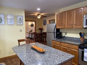 Fridge, microwave, oven, stovetop - Modern Farm House…minutes to Okemo; 2 King beds! (Mount Holly)