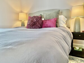 4 slaapkamers, een strijkplank/strijkijzer, gratis wifi, beddengoed