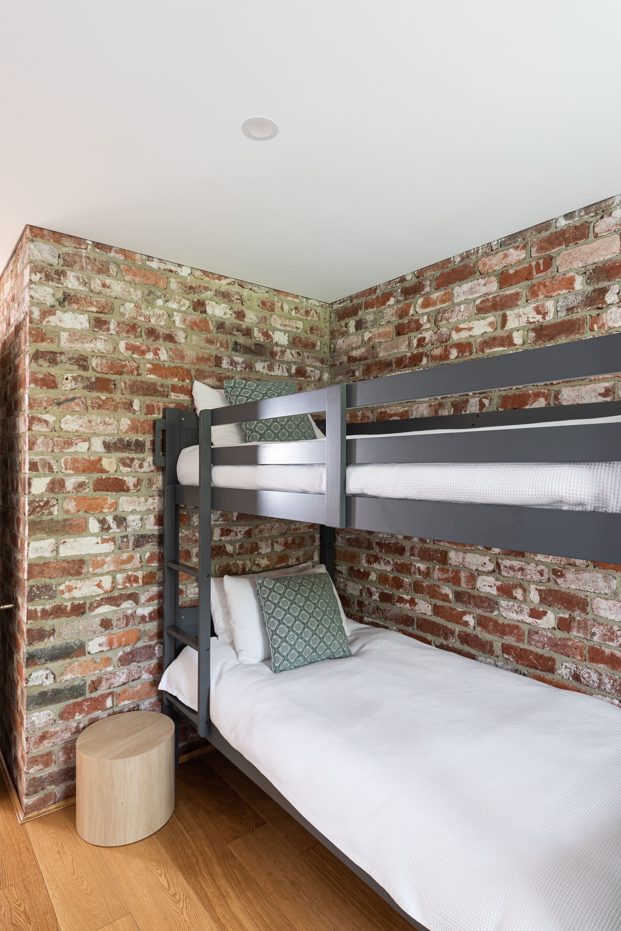 Character Loft House- walk to the beach and cafes — image 20