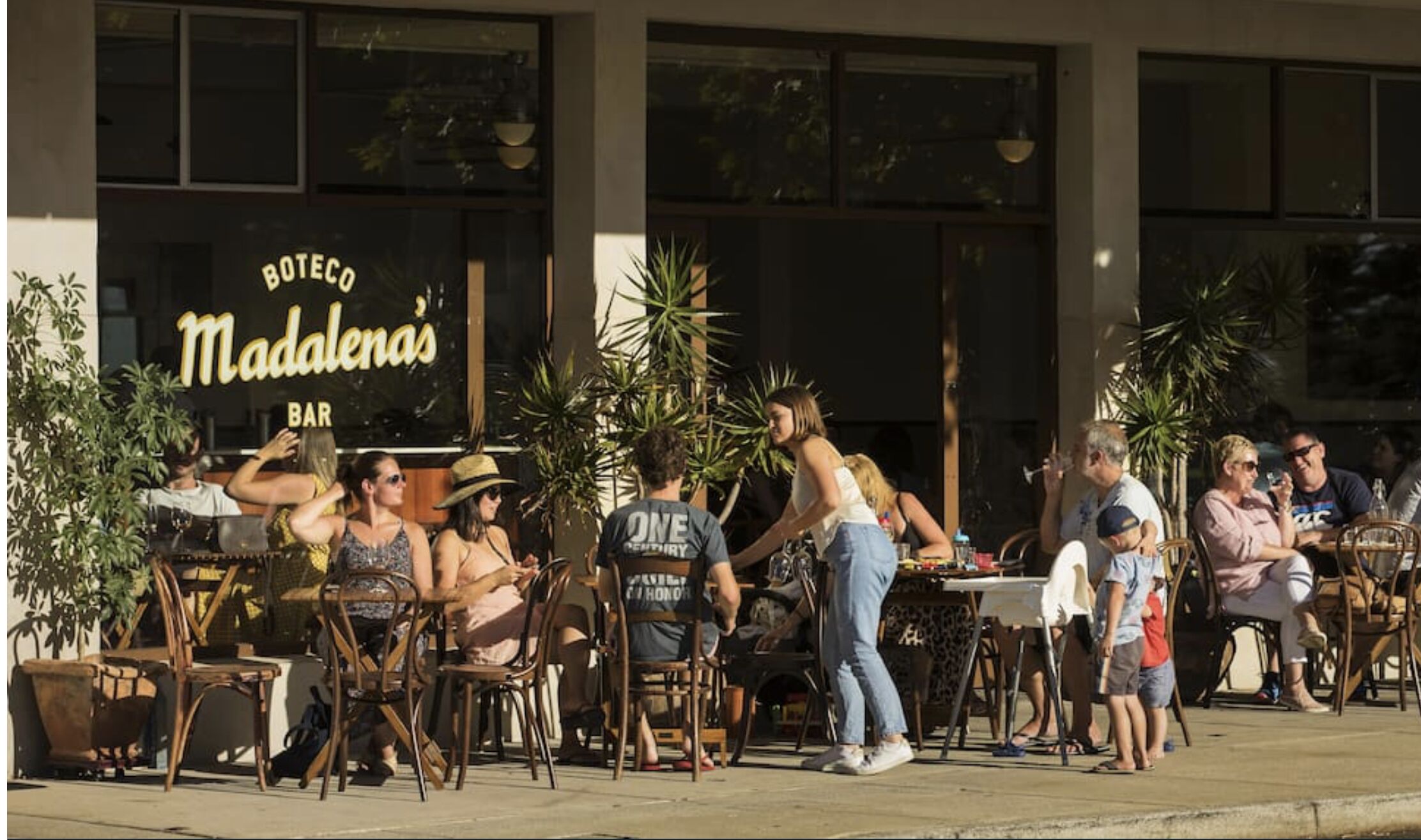 Character Loft House- walk to the beach and cafes — image 28