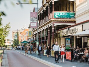 Exterior - Character Loft House- walk to the beach and cafes (South Fremantle)
