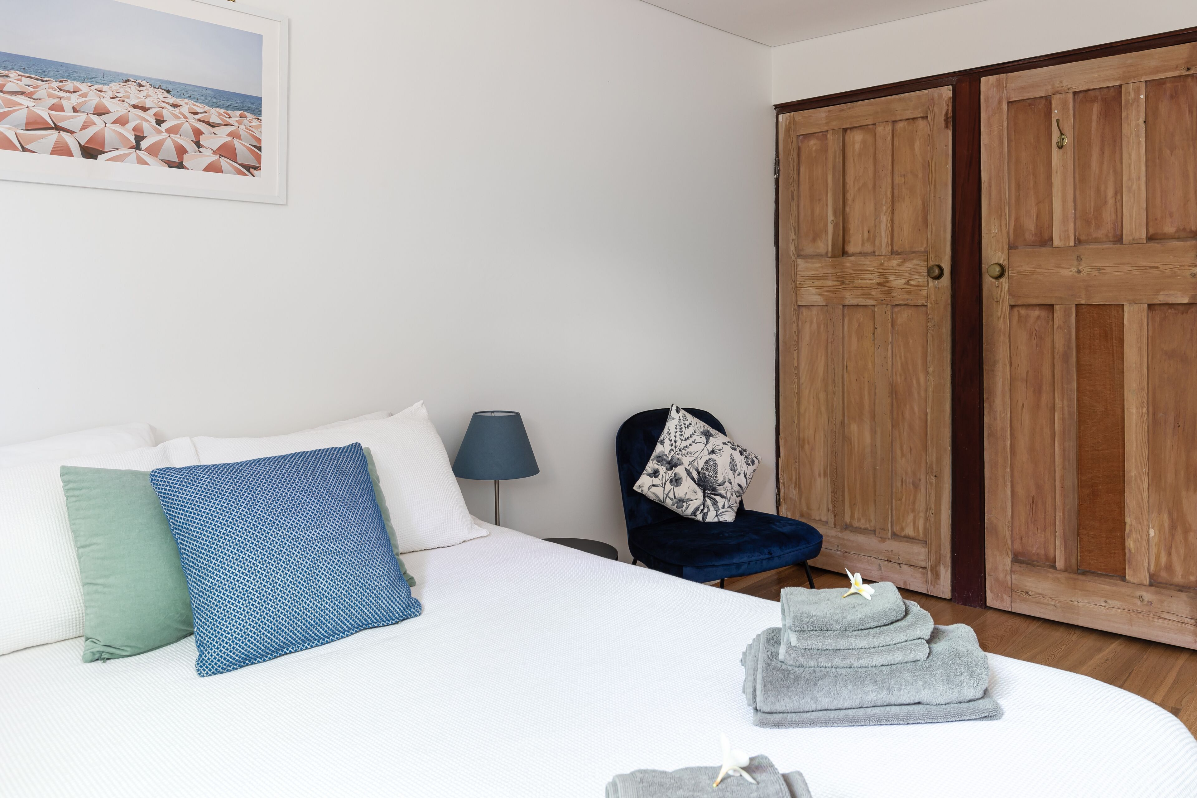 Character Loft House- walk to the beach and cafes — image 17