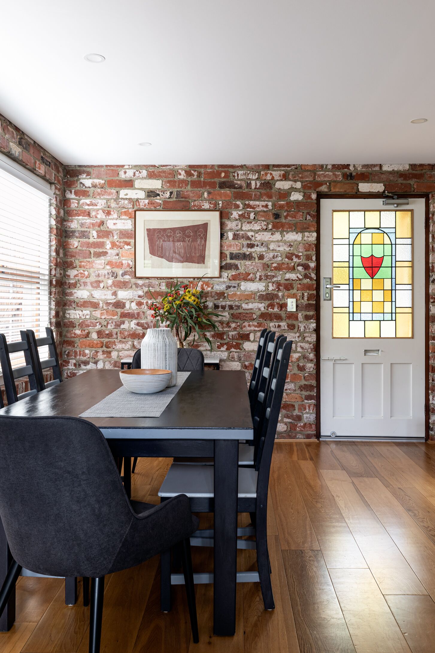 Character Loft House- walk to the beach and cafes — image 2