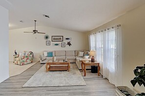 Smart-TV, DVD-spiller og stereoanlegg