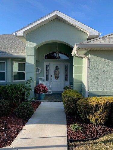 Beautiful golf course views, with golf cart access to the villages