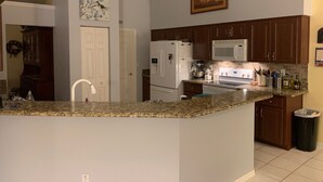 Coffee/tea maker, fridge, microwave, oven - Beautiful golf course views, with golf cart access to the villages (Summerfield)