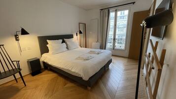 3 chambres, coffres-forts dans les chambres, lit parapluie