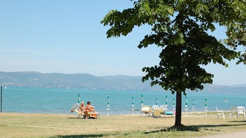 Liegestühle, Strandtücher