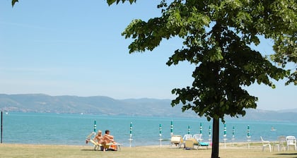 Elegant villa on Lake Trasimeno - Margherita