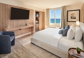 King Suite, Oceanfront (Self Check-in) | Individually decorated, individually furnished, iron/ironing board