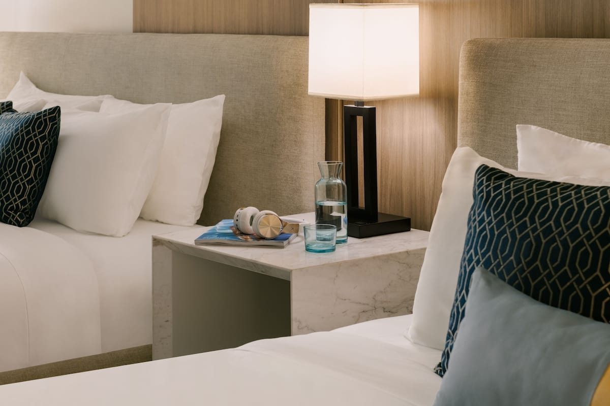 1 Schlafzimmer, individuell eingerichtet, laptopgeeigneter Arbeitsplatz