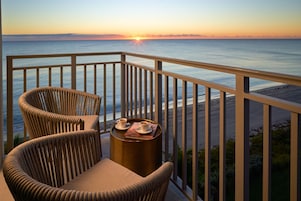 Suite superior, 1 cama de matrimonio grande con sofá cama, vistas al mar | Balcón