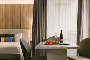Double King Suite, Garden View (Self Check-in) | In-room dining