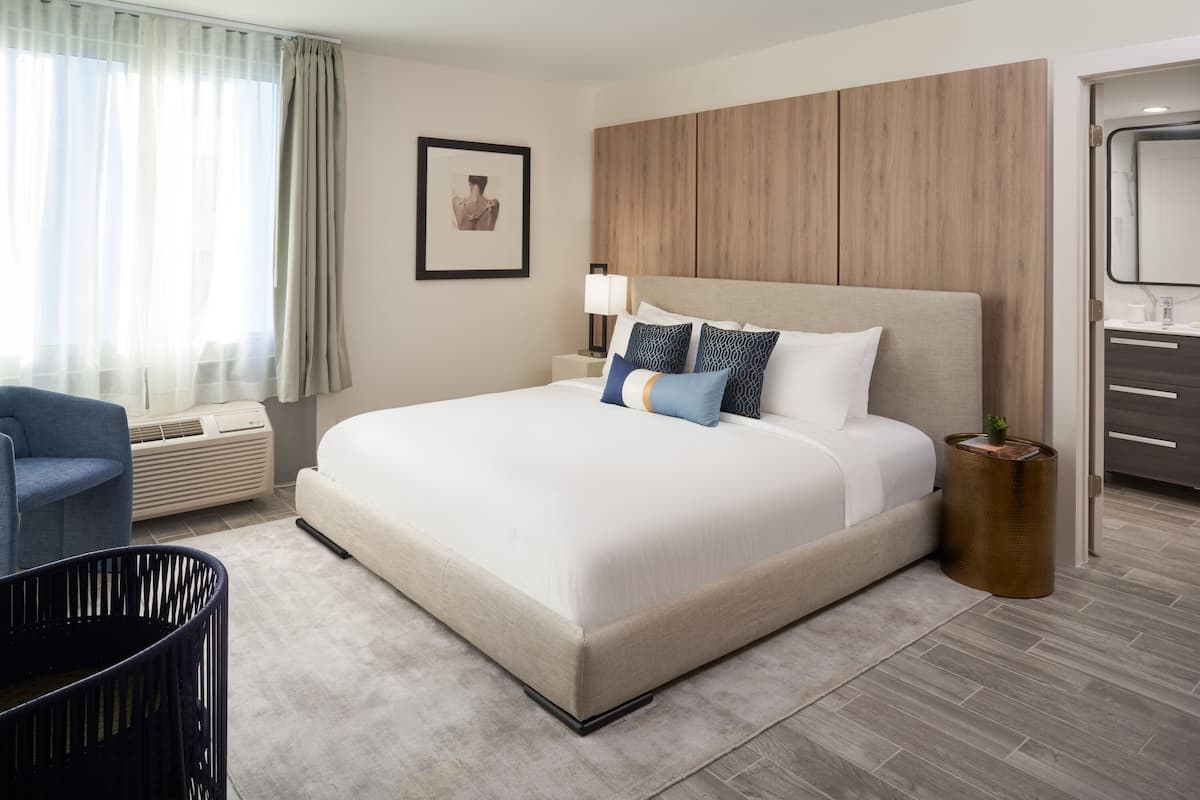 1 bedroom, individually decorated, individually furnished, bed sheets