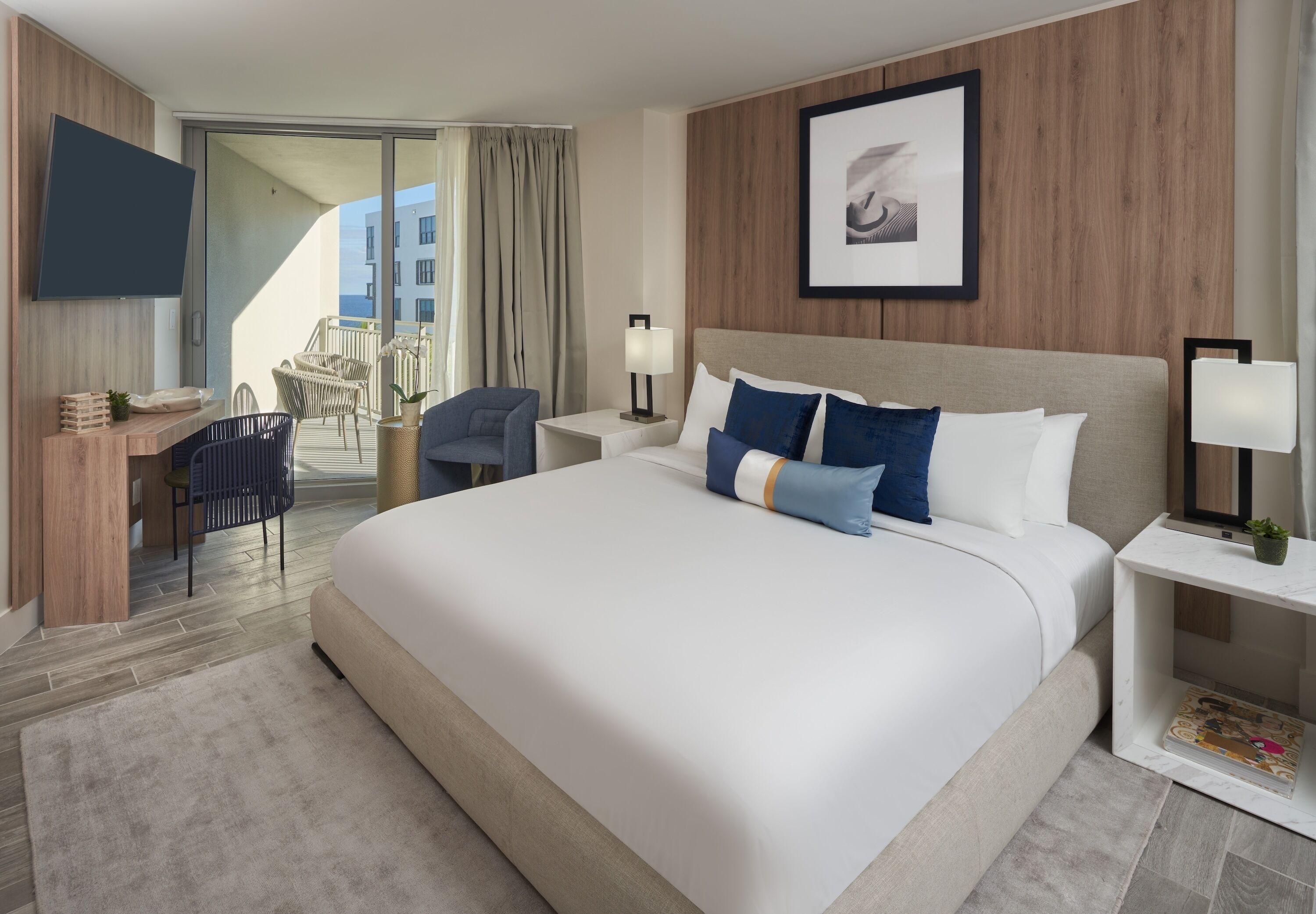 Accessible King Room, Garden View (Self Check-in) | Individually decorated, individually furnished, iron/ironing board