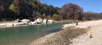 Peaceful and relaxing! 8+ acres 300+' waterfront on beautiful Medina Lake/River