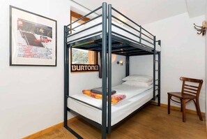Basic Twin Room | Free WiFi - Hideout Tignes - Hostel (Tignes)