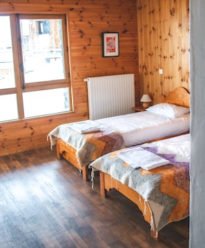 Classic Twin Room | Free WiFi - Hideout Tignes - Hostel (Tignes)