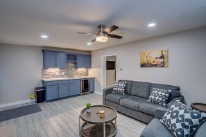 Smart TV, fireplace, offices - Superb Home w/ New Heated Pool, Grill, & Fire Pit (Scottsdale)
