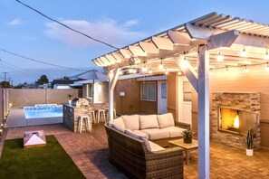 Terrace/patio - Superb Home w/ New Heated Pool, Grill, & Fire Pit (Scottsdale)