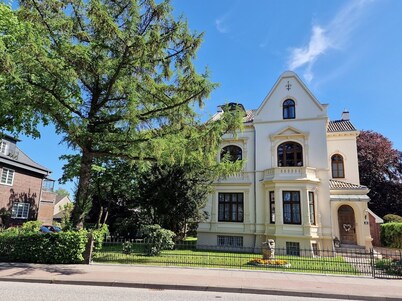 Apartment in charming turn-of-the-century old town villa