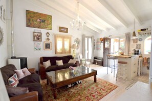 Televisión y chimenea 